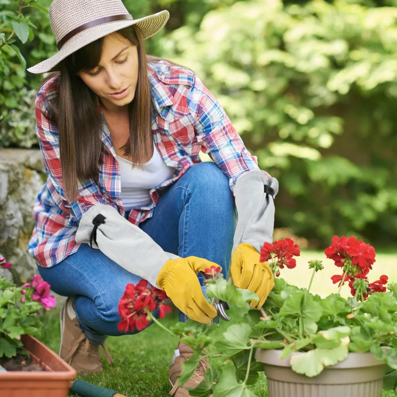 Luvas-de-Couro-com-Protecao-para-Jardinagem-A-Prova-de-Espinhos-e-Cortes-Loja-do-Jardinista